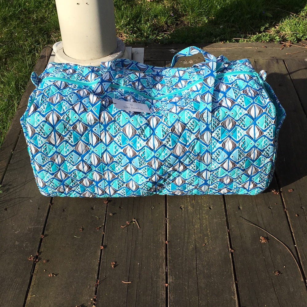 🐠Vera Bradley large traveler duffel-Go Fish Blue